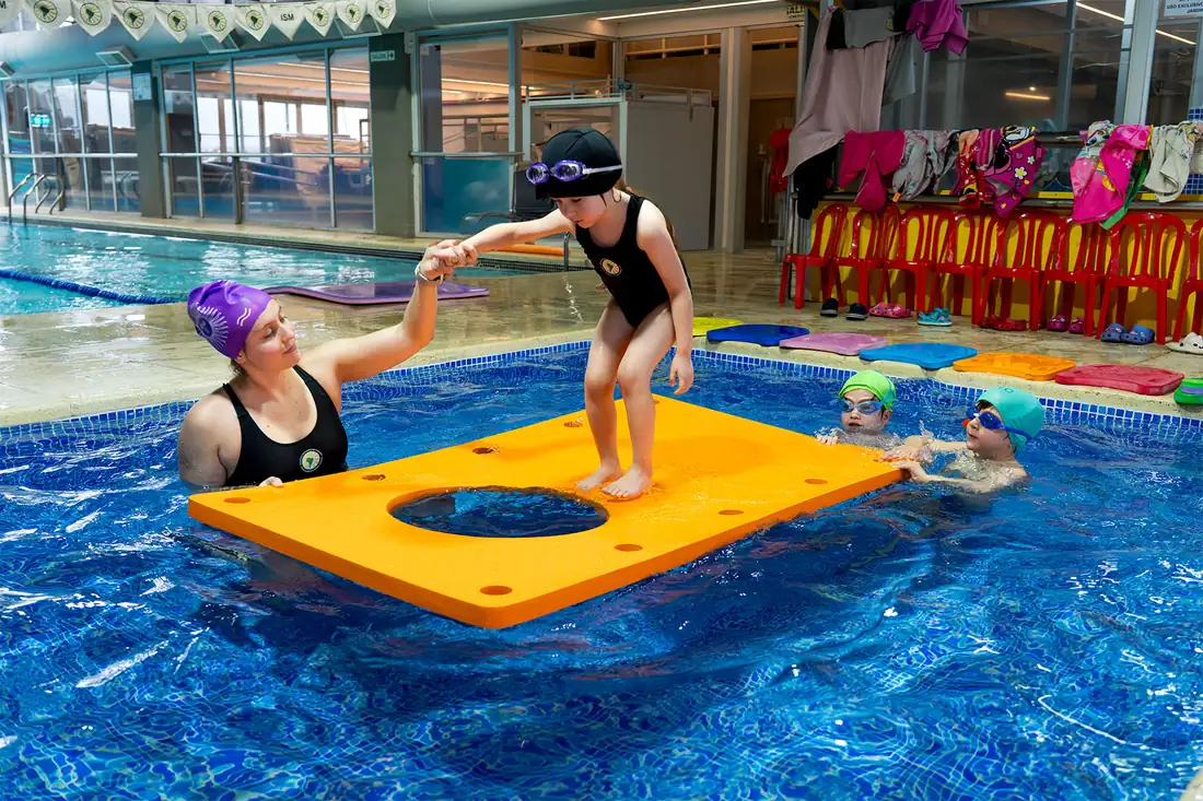 Natación y deportes
