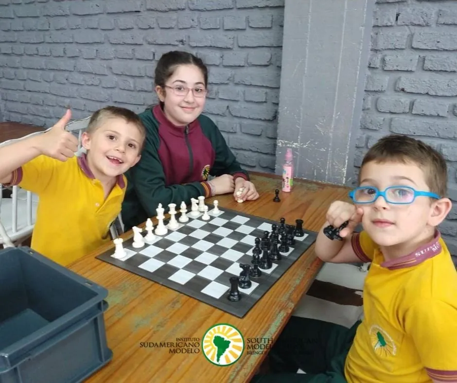Alumnos de sexto grado, maestros de Ajedrez